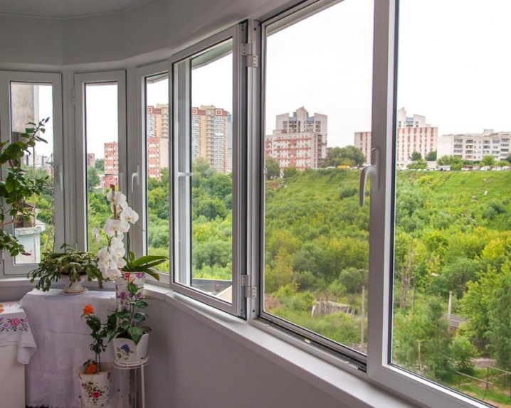 Застекление балкона — когда выбирать утепленный вариант, а когда предпочесть холодную конструкцию?